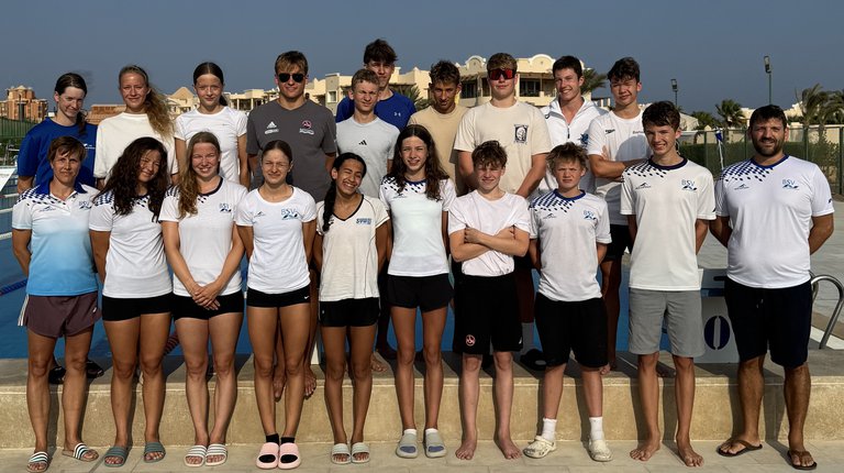 __Gruppenbild mit Trainer.jpg