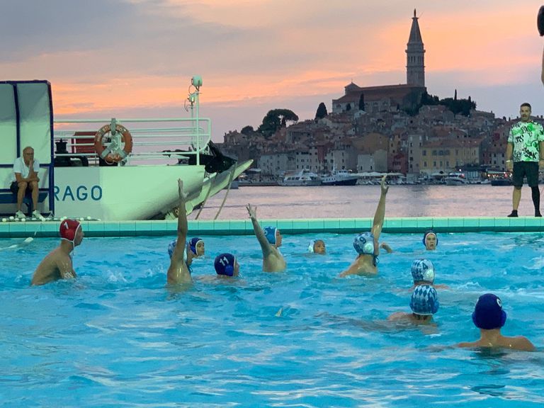 Im Wasser mit Sonnenuntergang (2).jpg