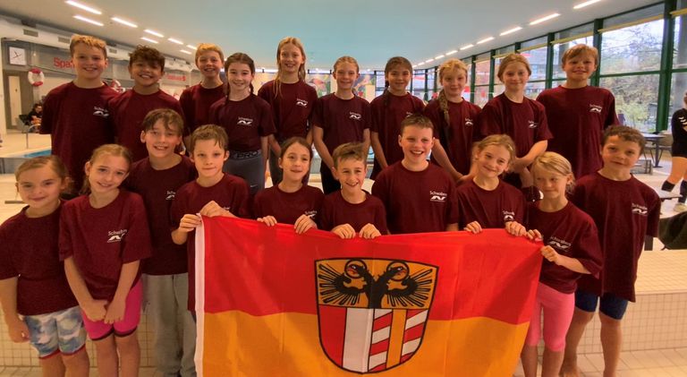 _Mannschaft Schwaben mit Fahne.jpg