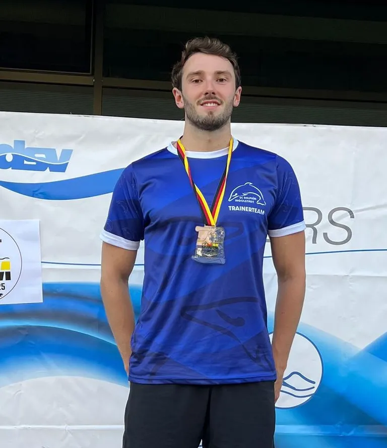 lukas schmitt 100f gold.jpeg