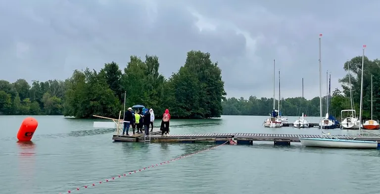 Besichtigung im Regen.jpeg