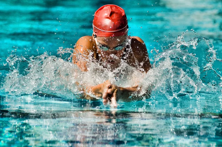 Brustschwimmerin_red.jpg