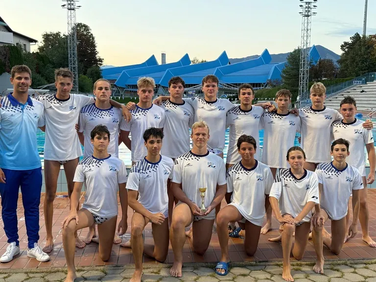 Mannschaft am Strand.jpg
