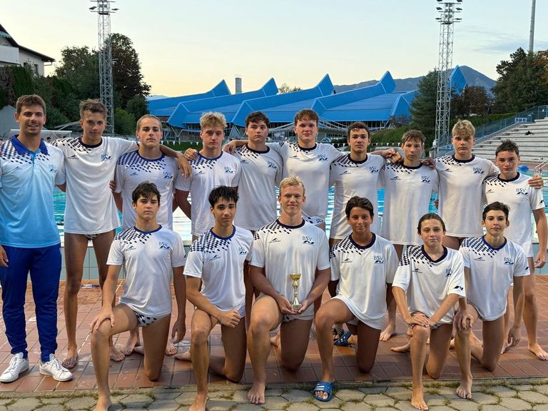 Mannschaft am Strand.jpg
