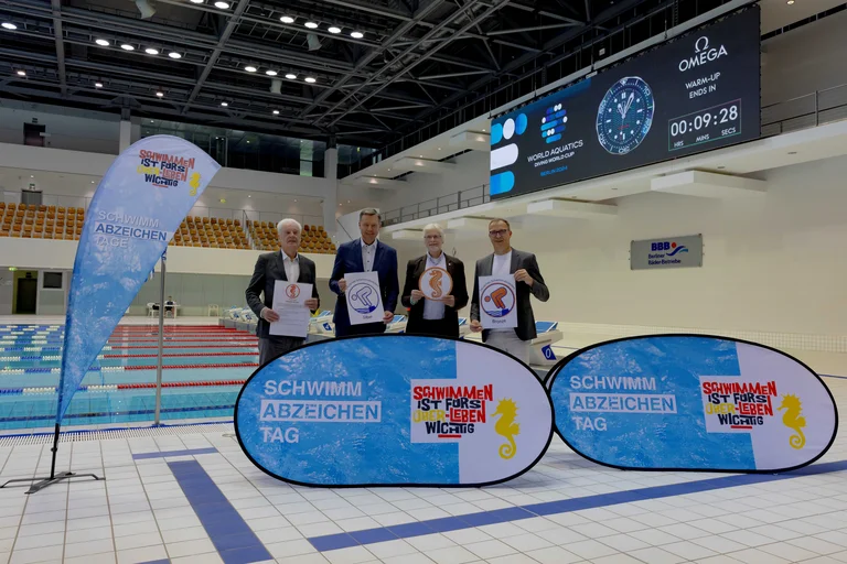 Berlin Politik SCHWIMMABZEICHENTAGE 3.5 MB.jpg
