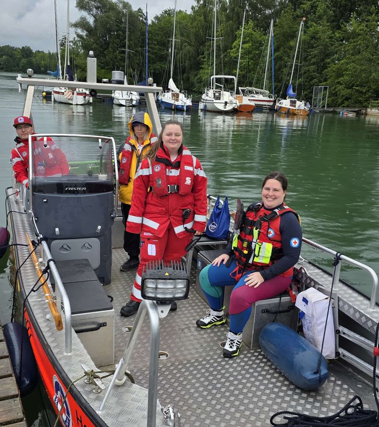Wasserrettung im Boot.jpeg