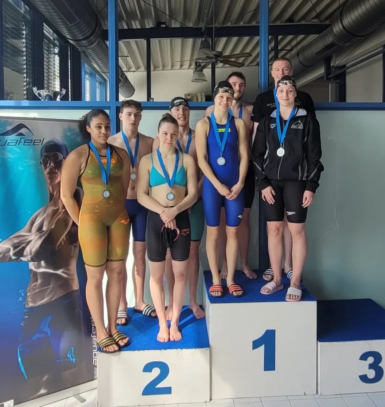 4x100 F mix.jpeg